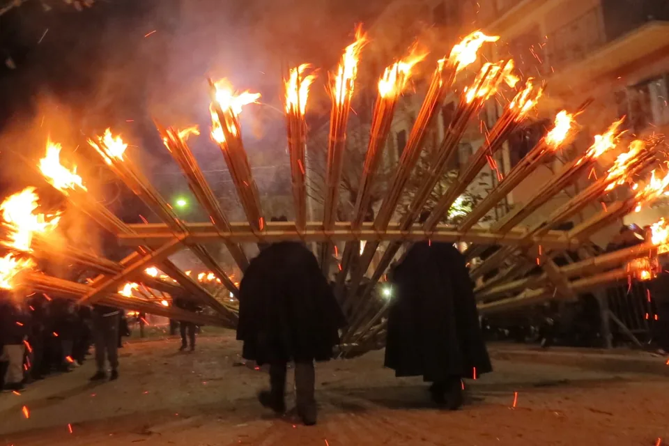 Torch bearers during Agnone’s ’Ndocciata