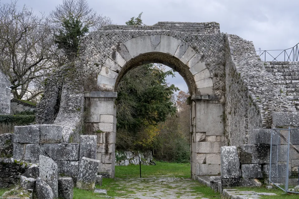 Porta Boiano in the Saepinum-Altilia archaeological area
