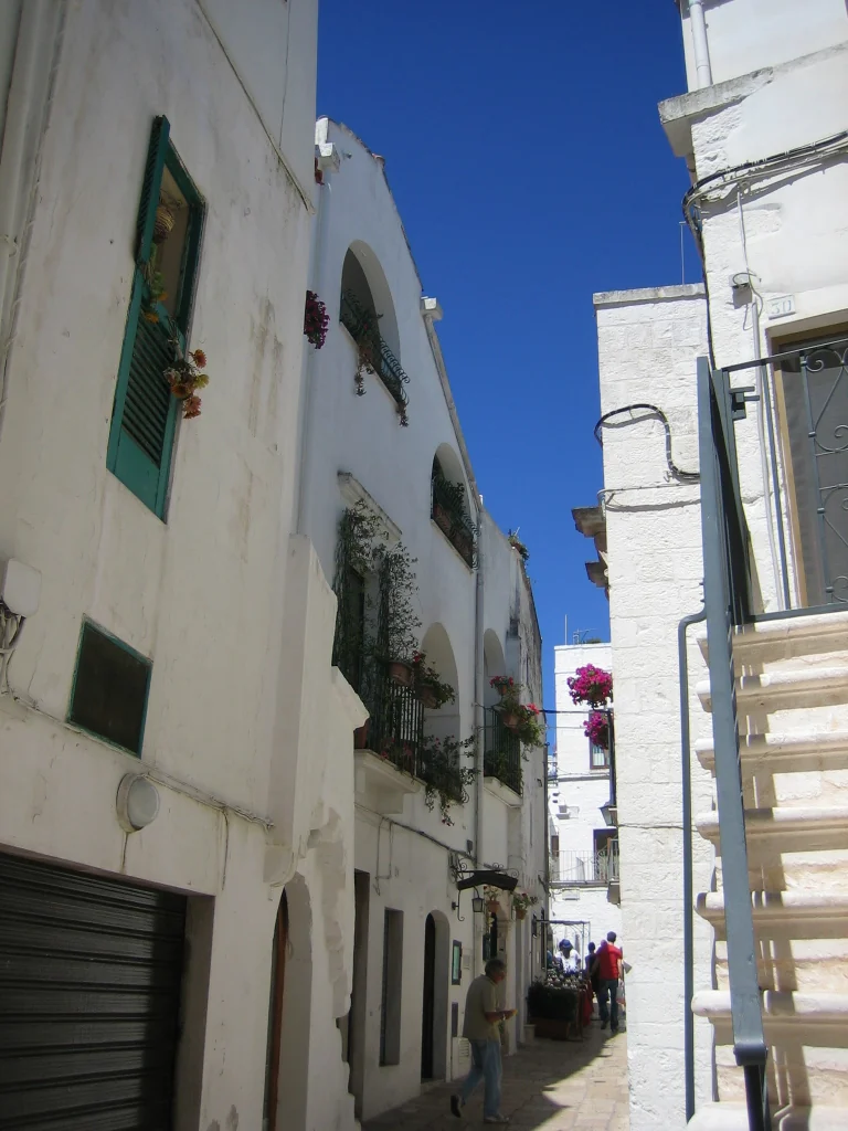 Alley in Cisternino, place image linked to the story