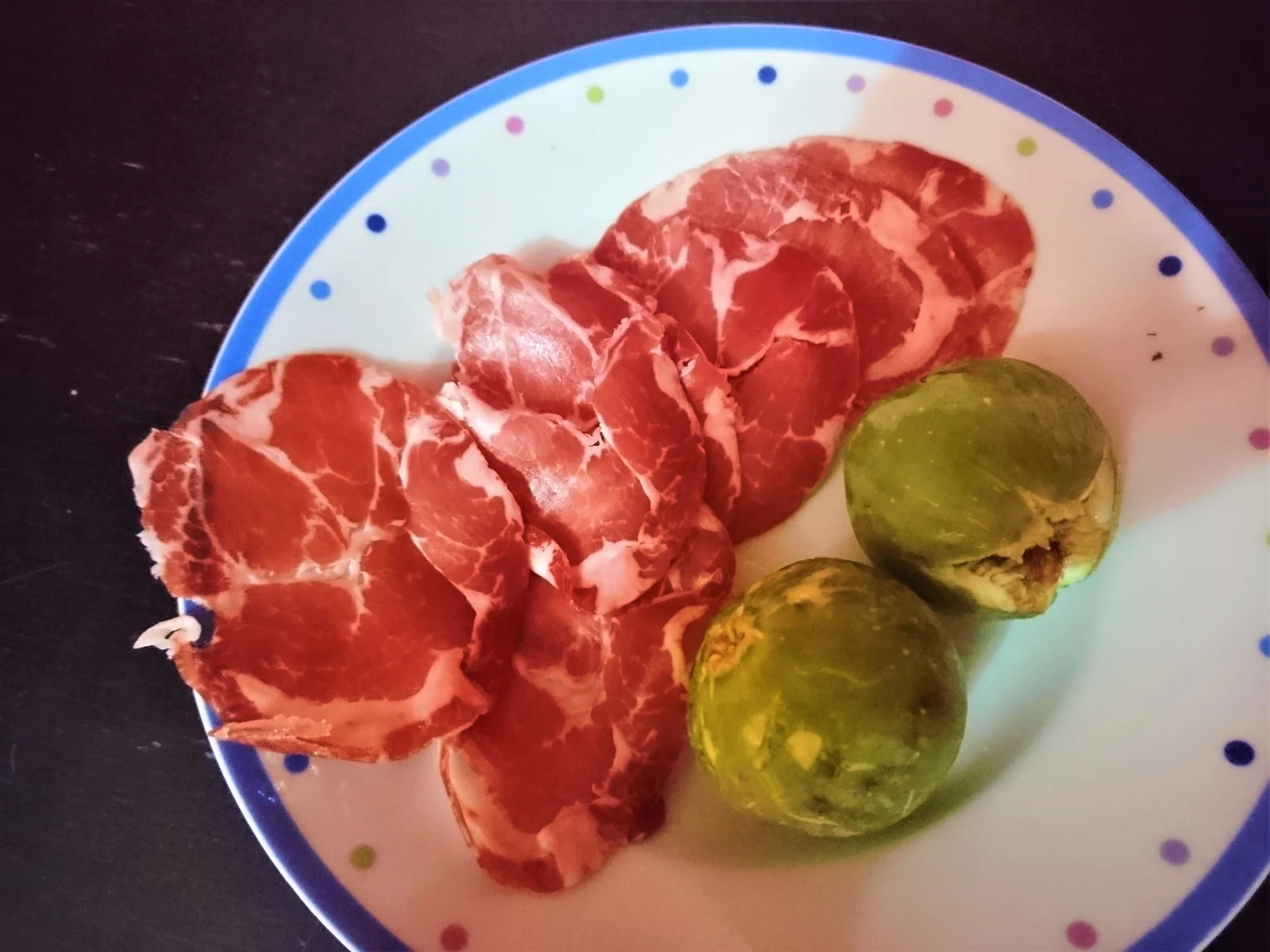 Capocollo di Martina Franca with figs, illustrative photograph