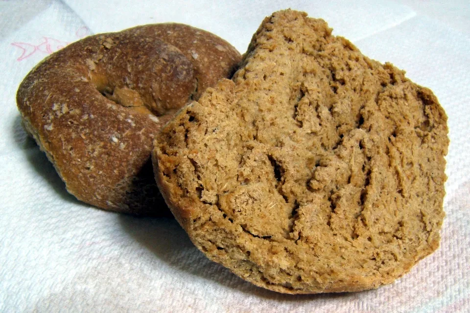 Dry frisella before soaking, illustrative photograph